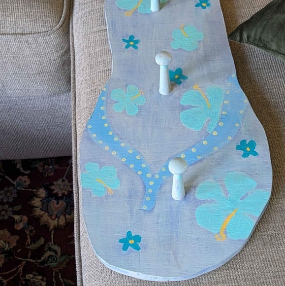 Super Cute "Flip Flop" Wall Decor With Hooks. Measures approximately 22.5" x 10" - Picture 3 of 8